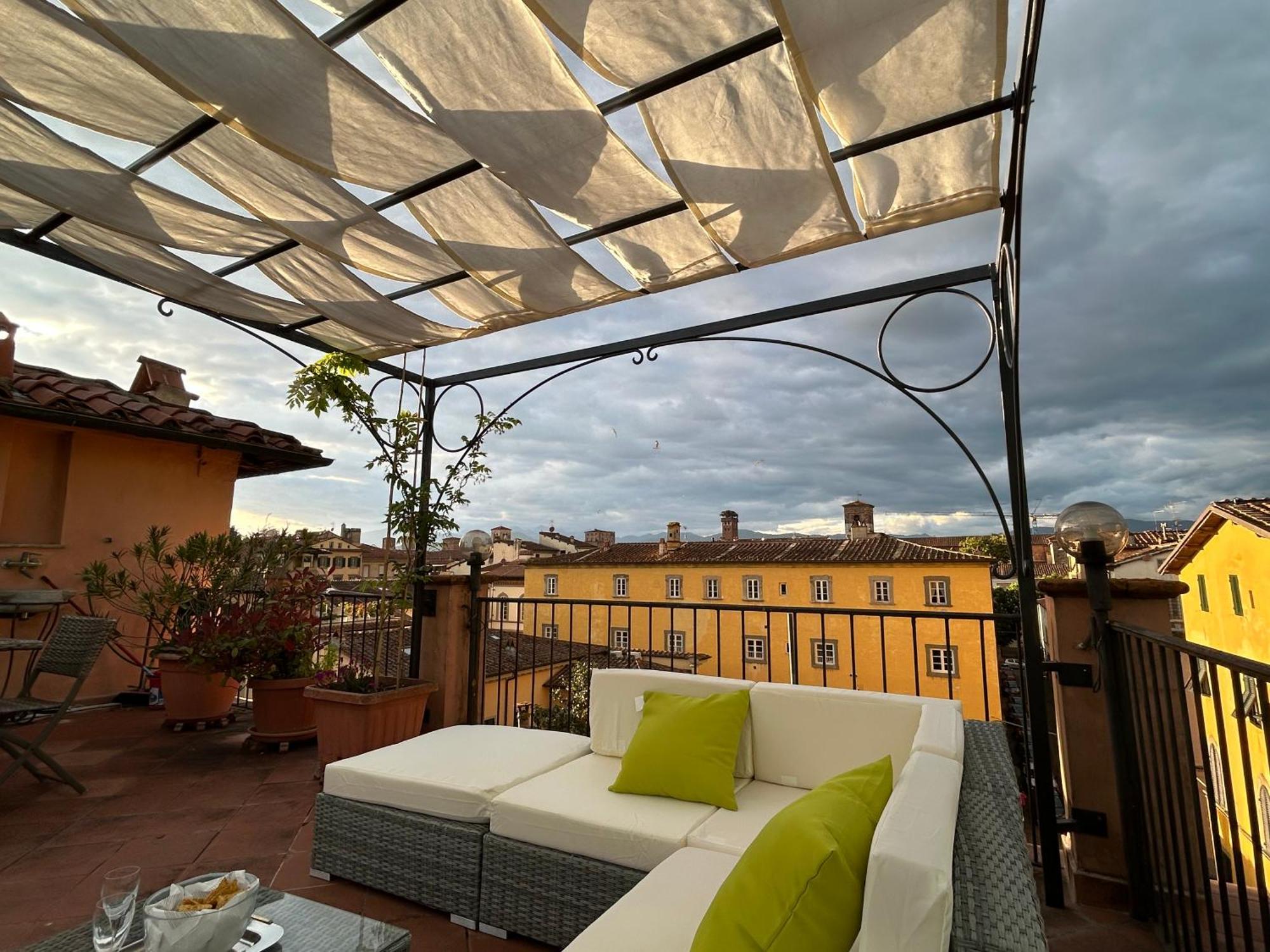 La Terrazza Fra Le Torri Lejlighed Lucca Eksteriør billede